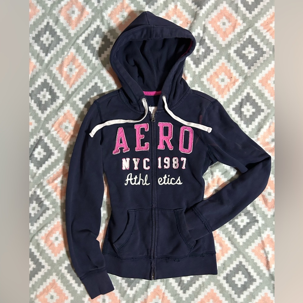 Vintage Fitted Graphic Logo Hoodie